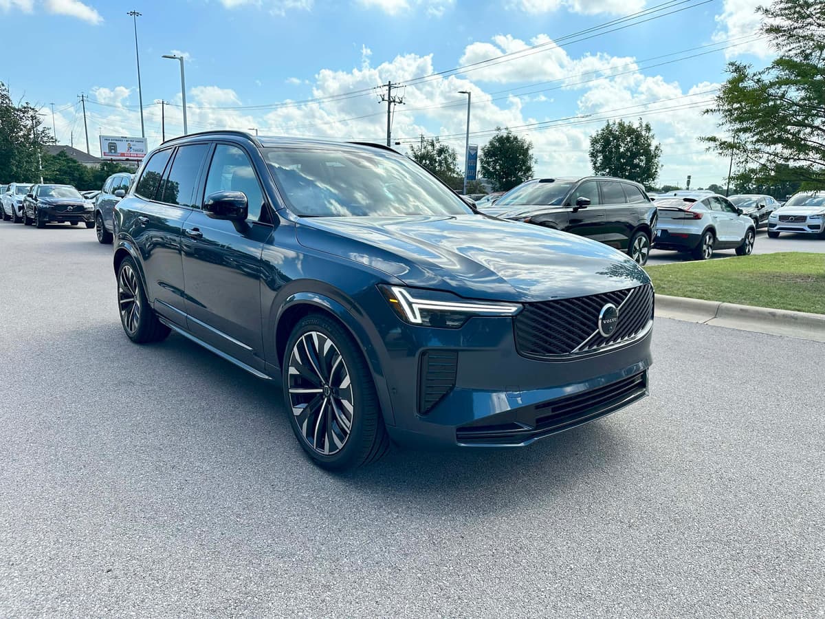 2026 Volvo XC90 - Image 8