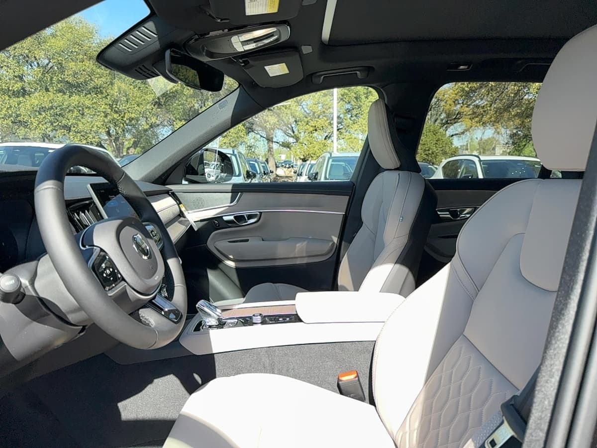 2026 Volvo XC90 - Image 11