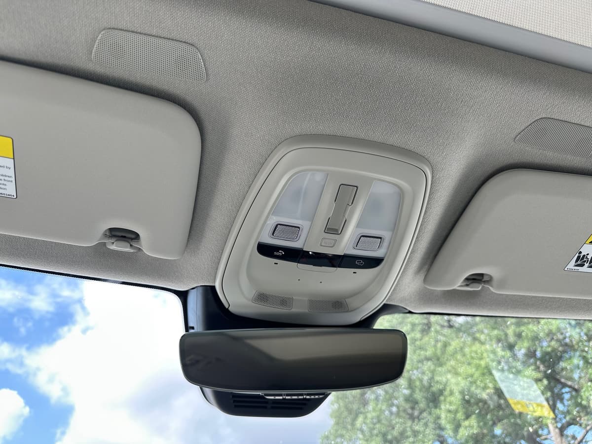 2026 Volvo XC40 - Image 15