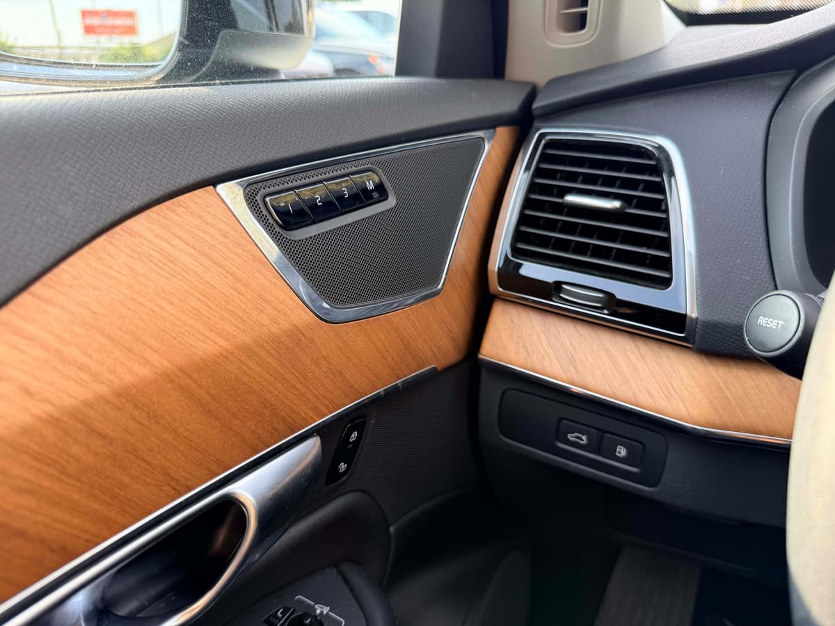 2023 Volvo XC90 Recharge Plug-In Hybrid - Image 18