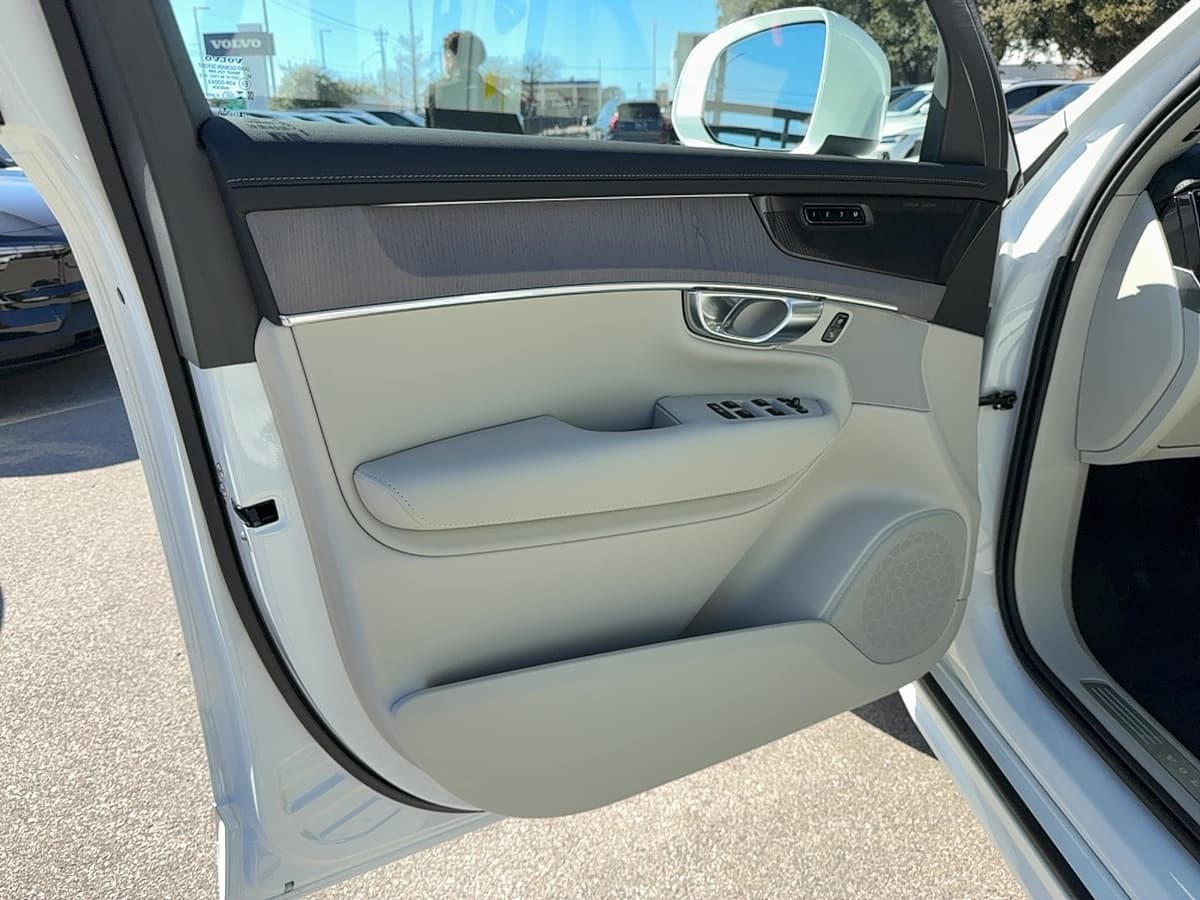 2026 Volvo XC90 - Image 11