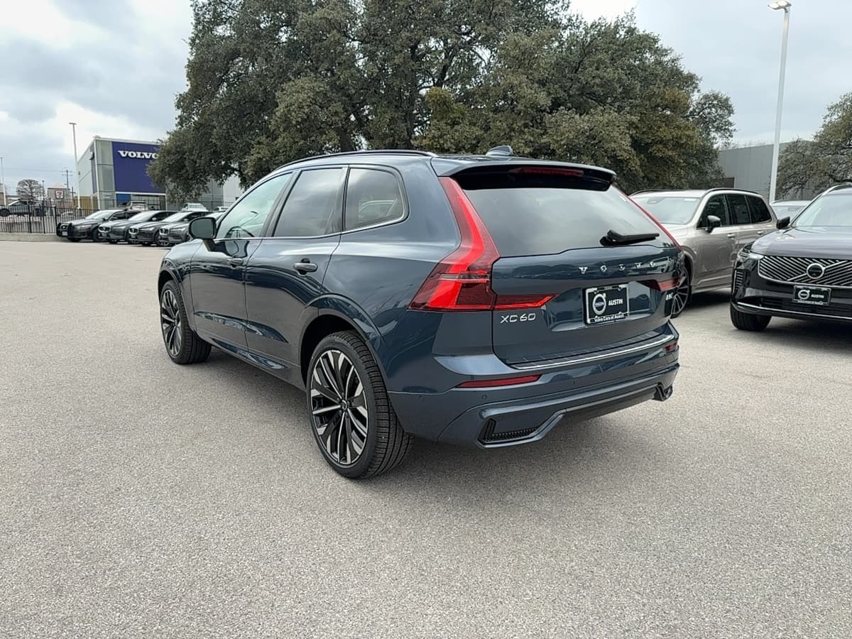 2026 Volvo XC60 - Image 3