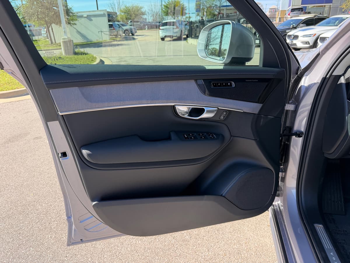 2026 Volvo XC90 - Image 16