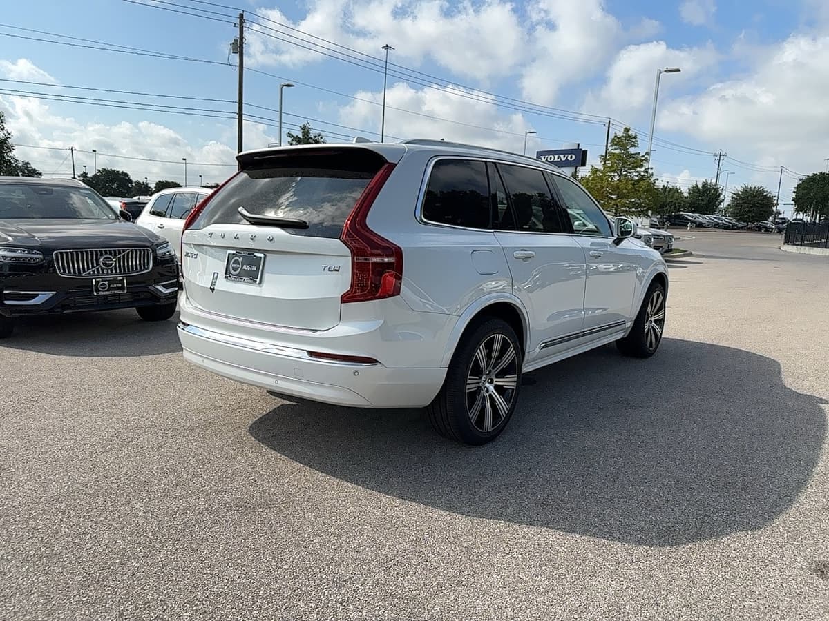 2025 Volvo XC90 plug-in hybrid - Image 6