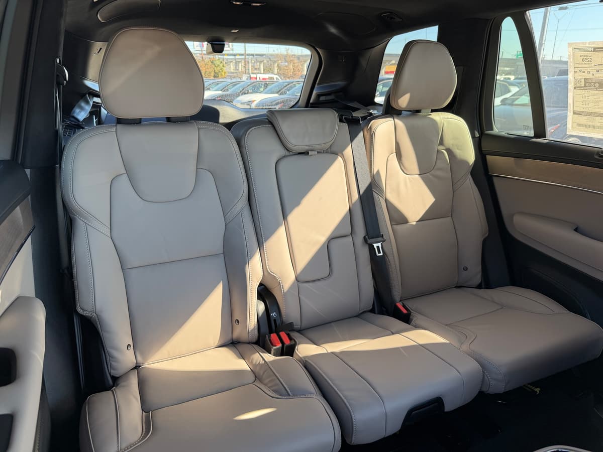 2026 Volvo XC90 plug-in hybrid - Image 9