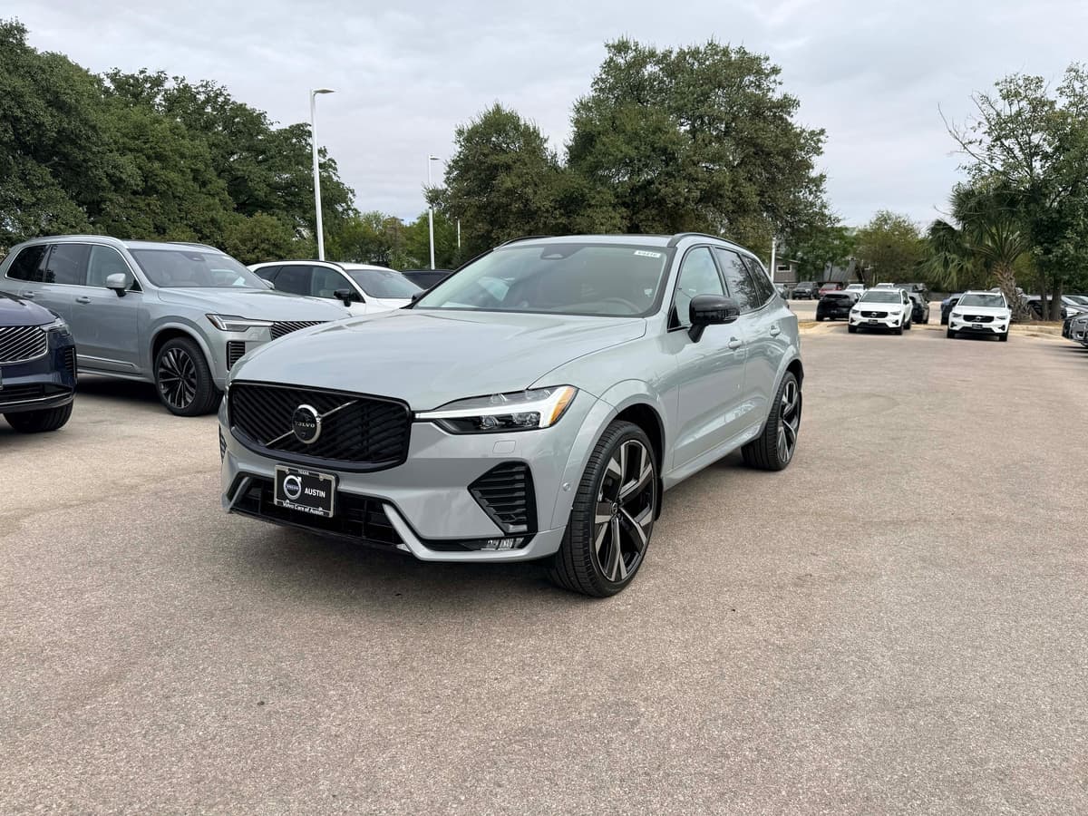 2026 Volvo XC60 - Image 2