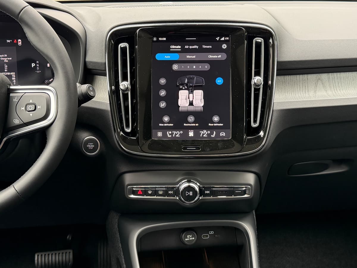 2026 Volvo XC40 - Image 11