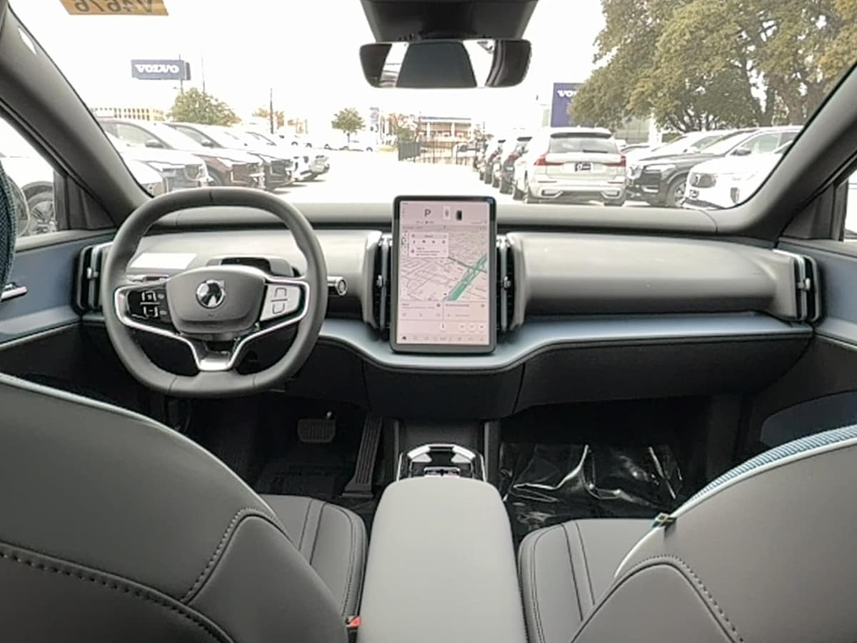 2026 Volvo EX30 Cross Country - Image 17