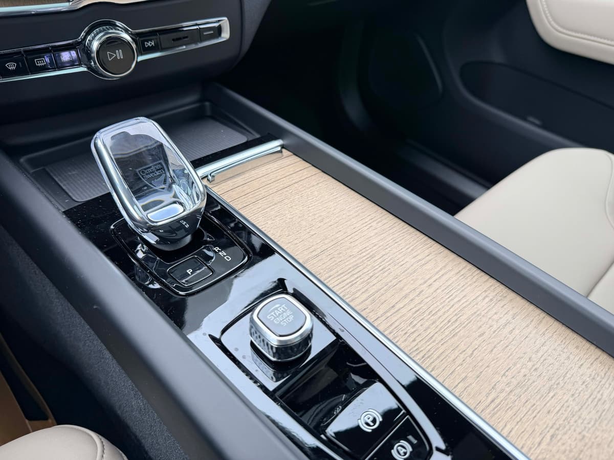 2026 Volvo XC60 - Image 24