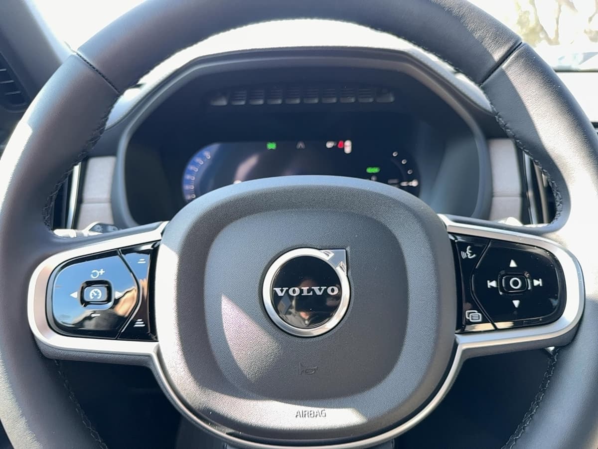 2026 Volvo XC90 plug-in hybrid - Image 20