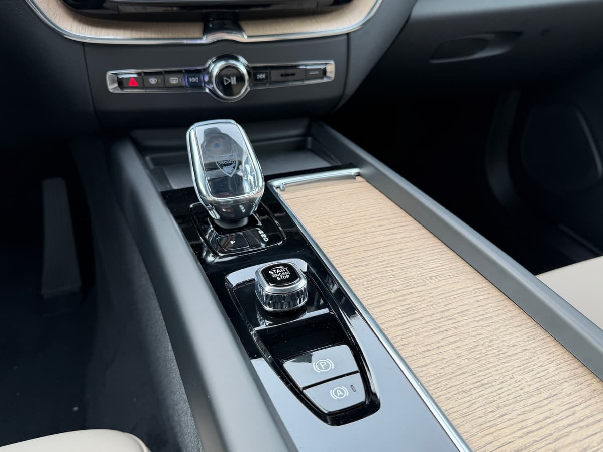 2026 Volvo XC60 - Image 12