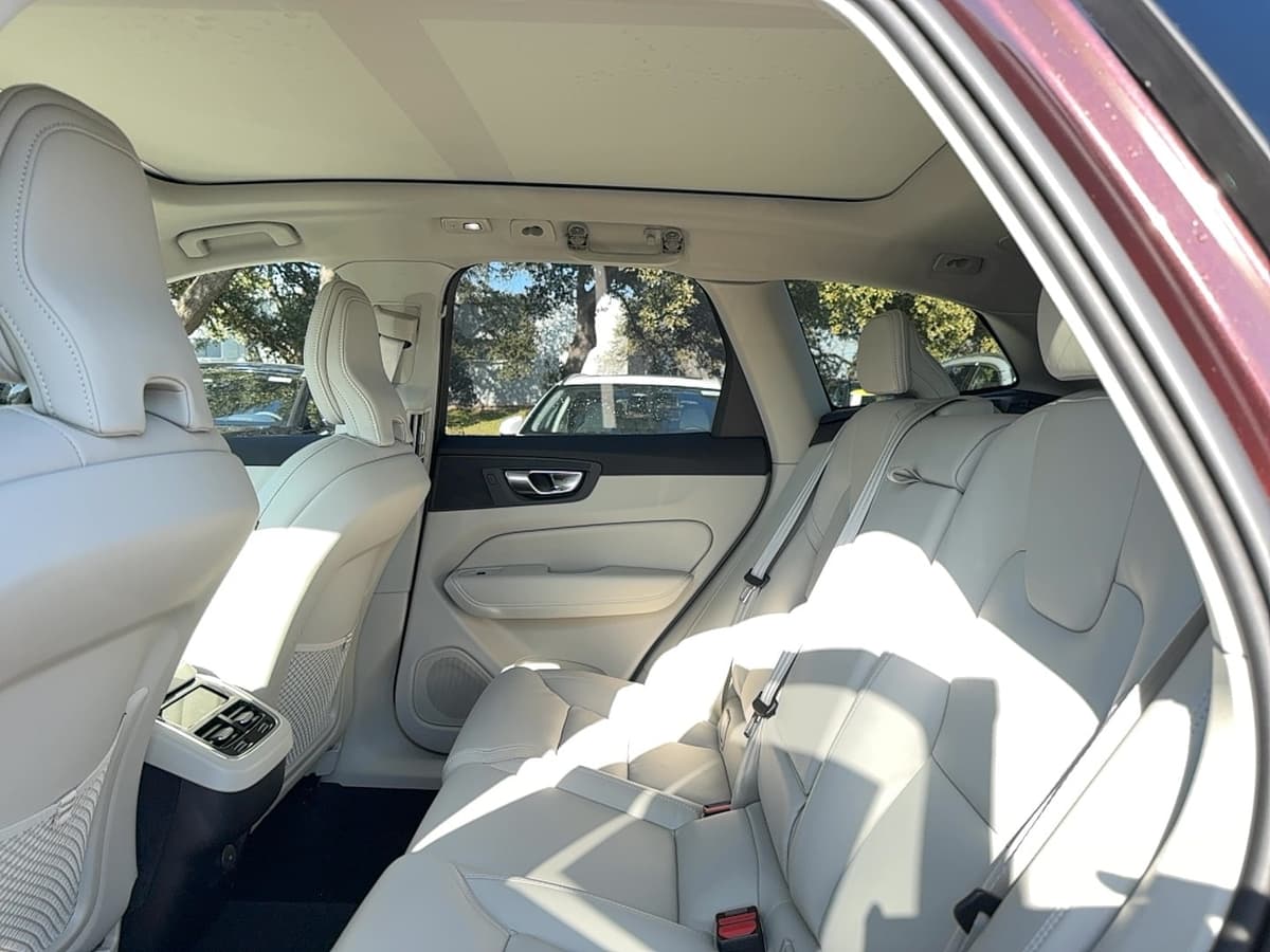 2026 Volvo XC60 - Image 12