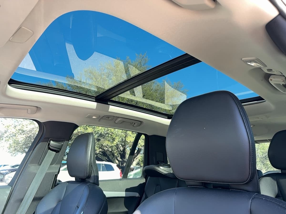 2023 Volvo XC90 - Image 12