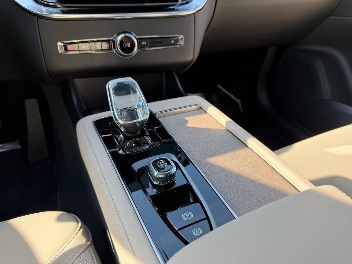 2026 Volvo XC90 plug-in hybrid - Image 13