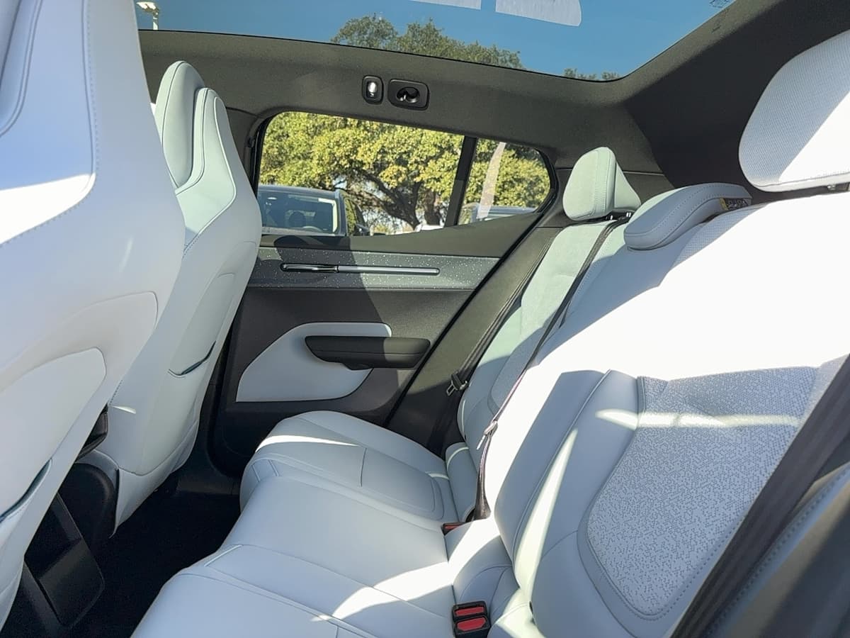 2026 Volvo EX30 - Image 15