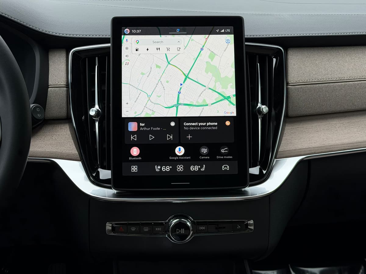 2026 Volvo XC90 plug-in hybrid - Image 13