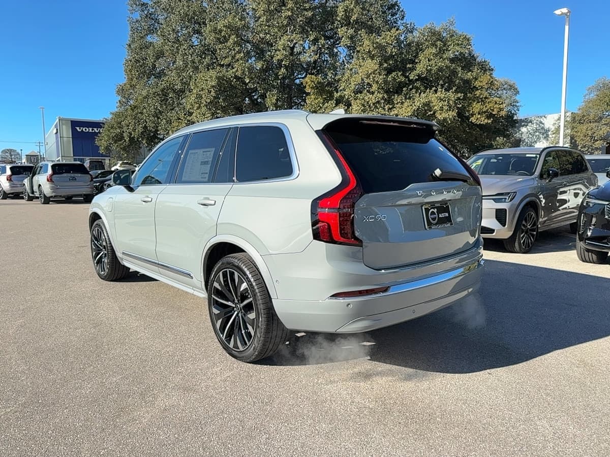 2026 Volvo XC90 plug-in hybrid - Image 4