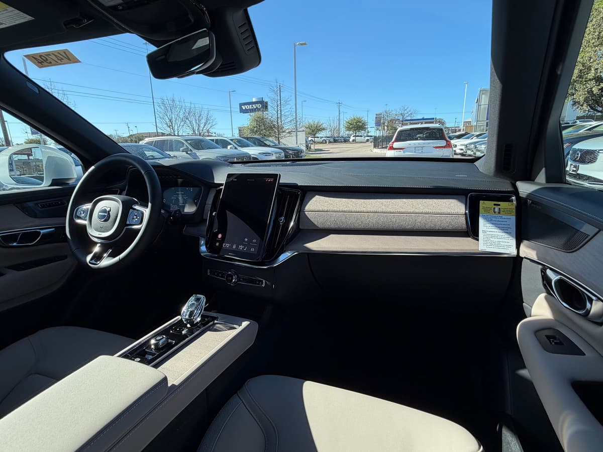 2026 Volvo XC90 plug-in hybrid - Image 11