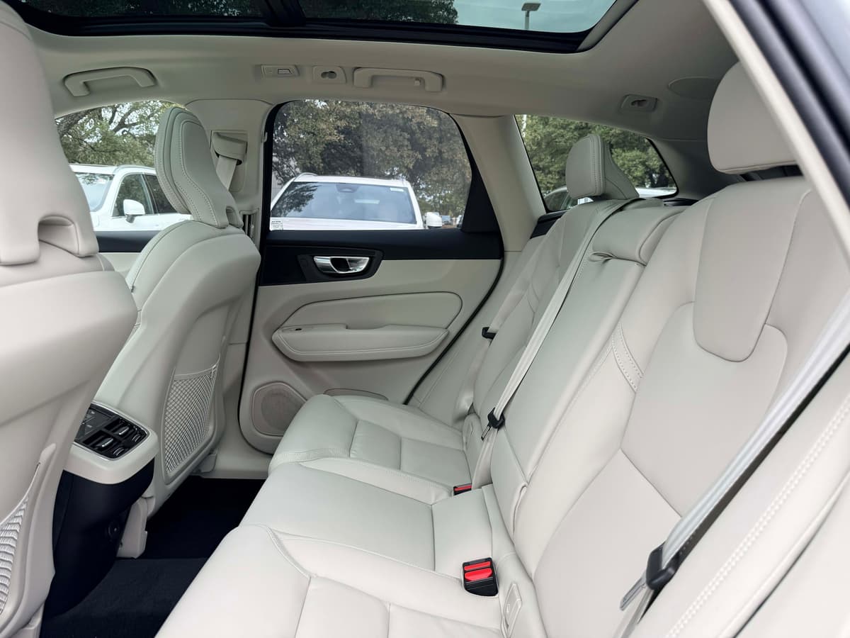 2026 Volvo XC60 - Image 15