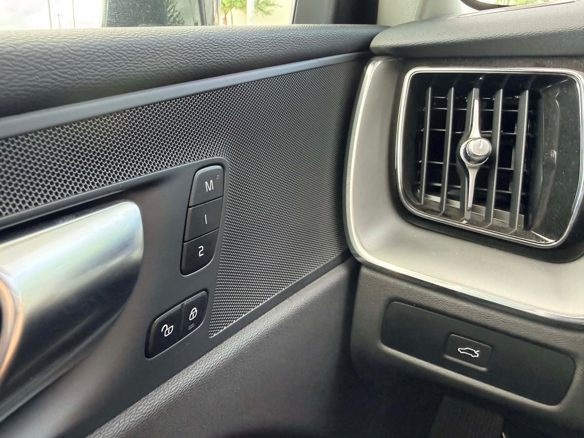 2025 Volvo XC60 - Image 18