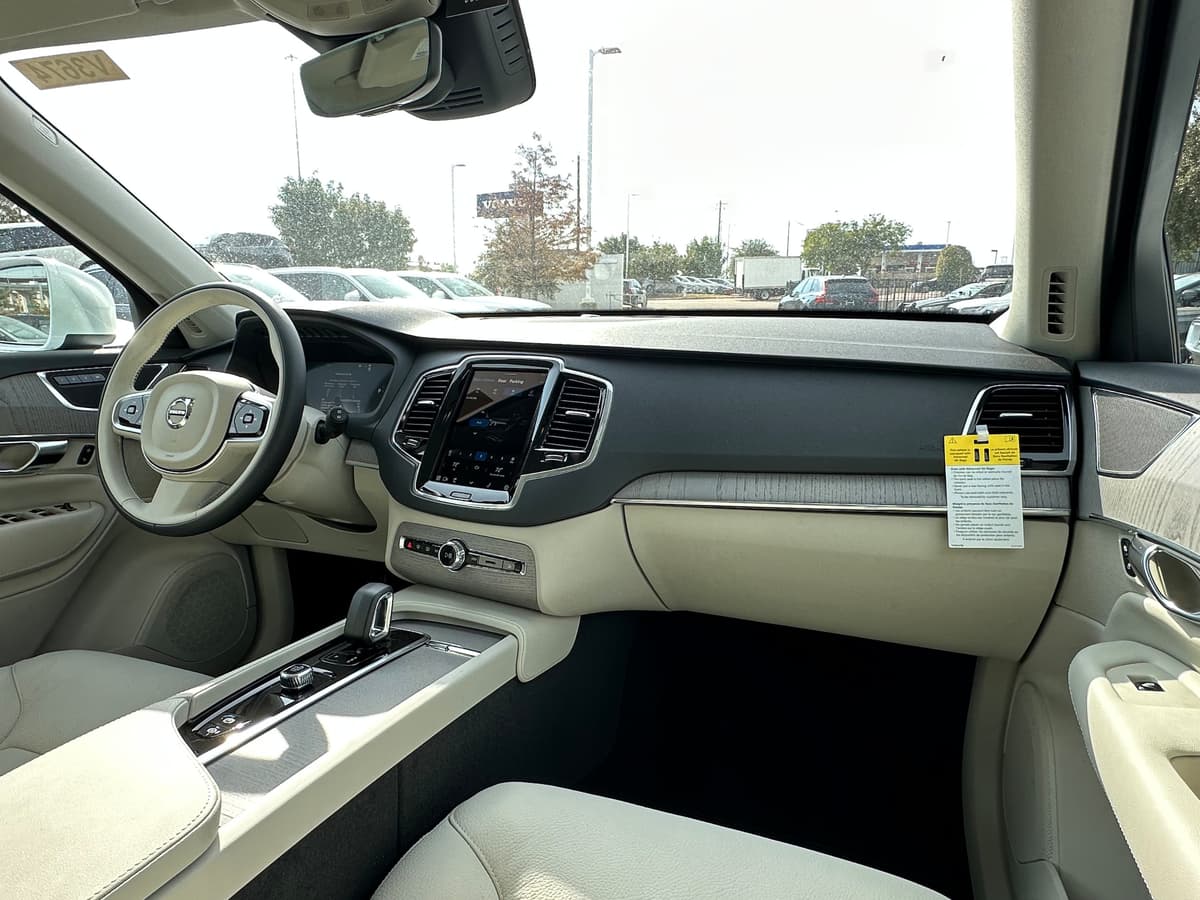 2025 Volvo XC90 - Image 10