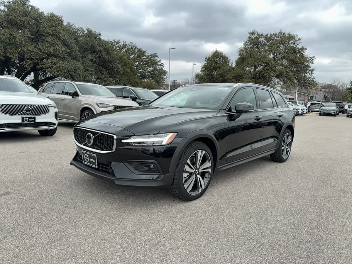 2026 Volvo V60 Cross Country - Image 2
