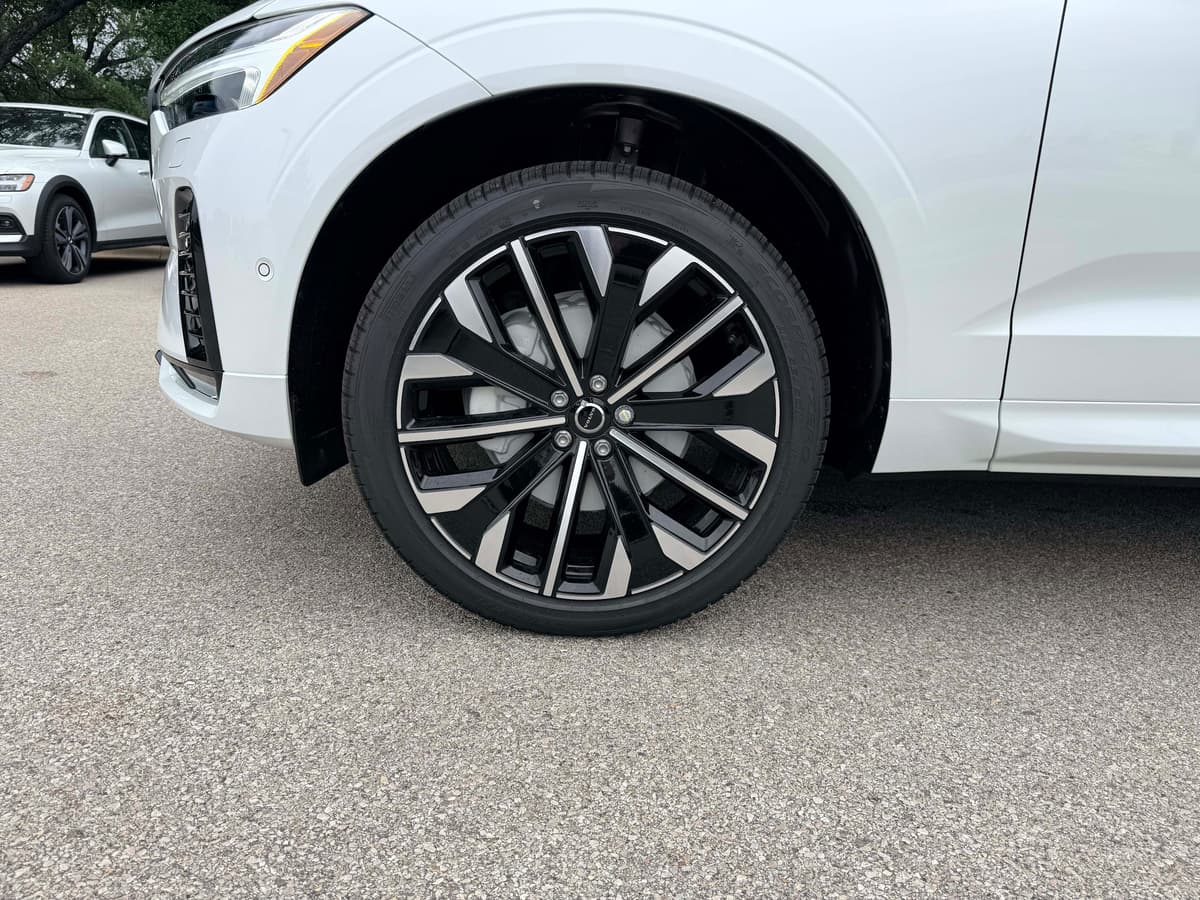 2026 Volvo XC60 - Image 9