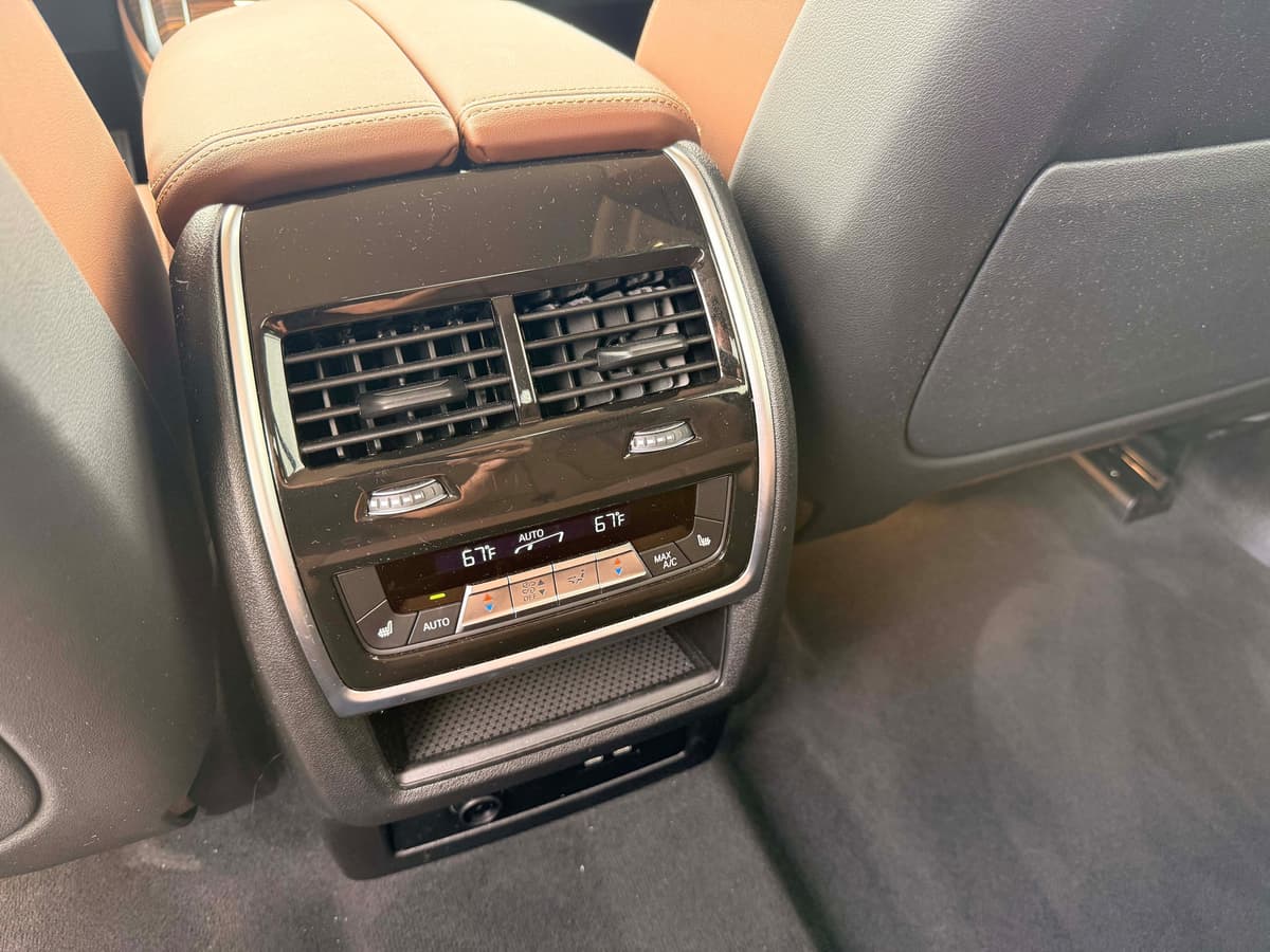 2026 BMW X7 - Image 20