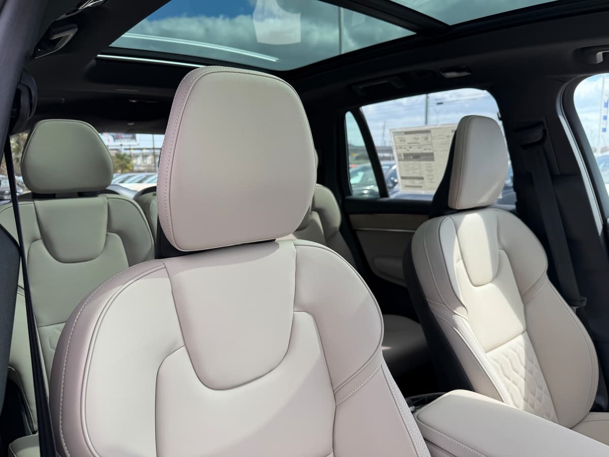 2026 Volvo XC90 plug-in hybrid - Image 9