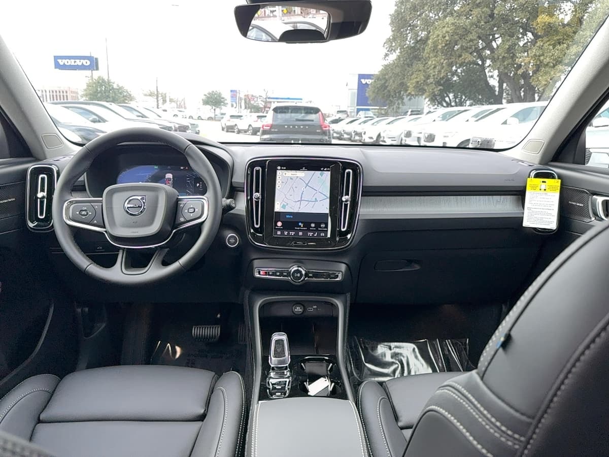 2026 Volvo XC40 - Image 17