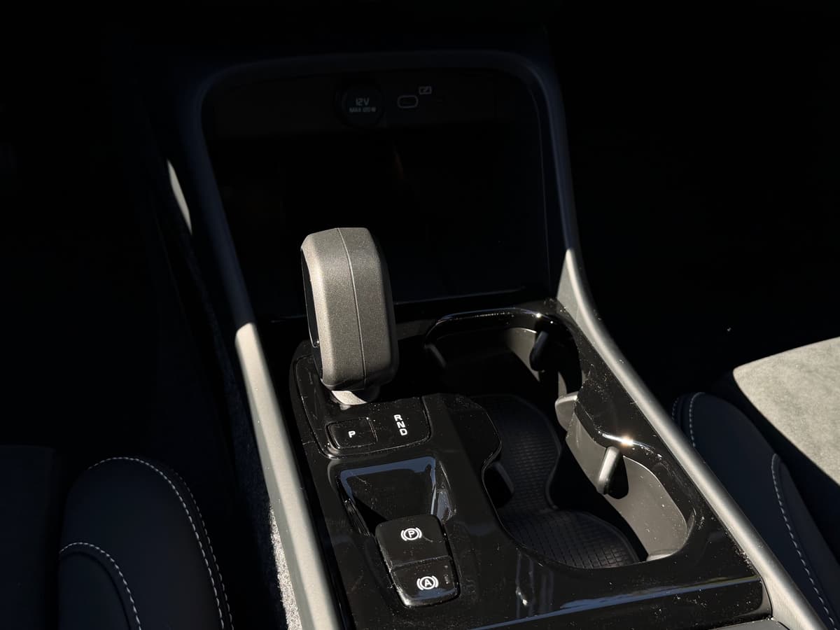 2026 Volvo XC40 - Image 13