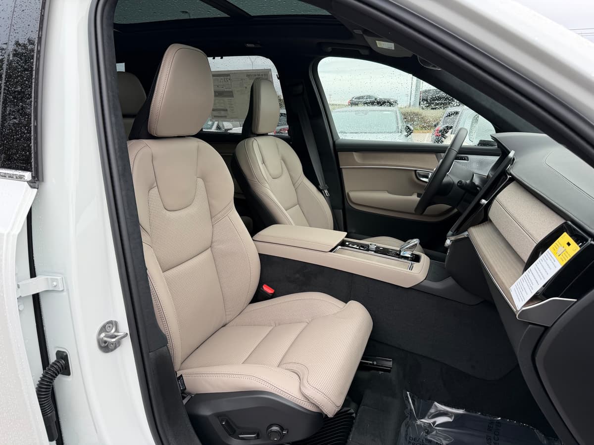 2026 Volvo XC90 - Image 8