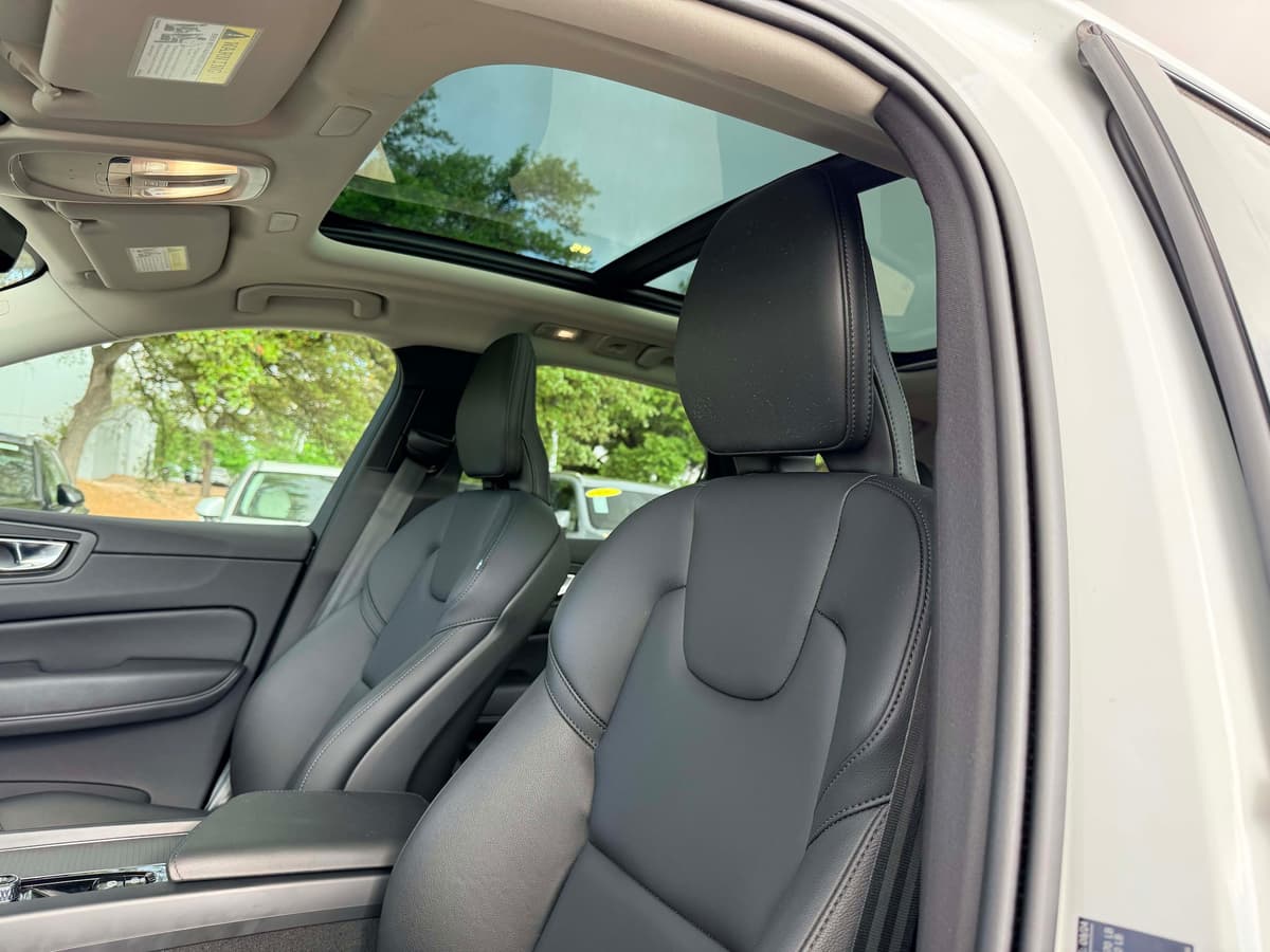 2025 Volvo XC60 - Image 13