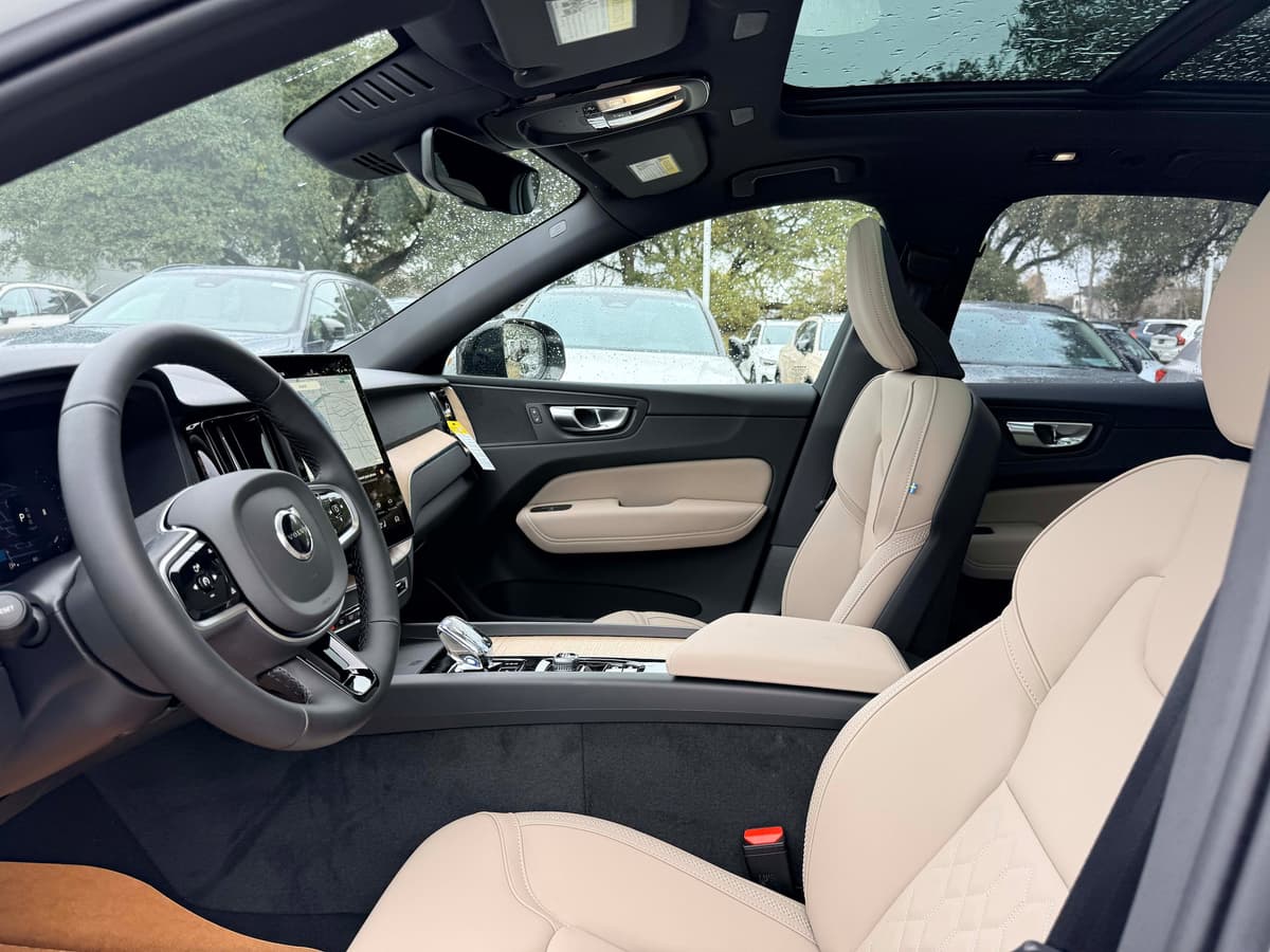 2026 Volvo XC60 - Image 13