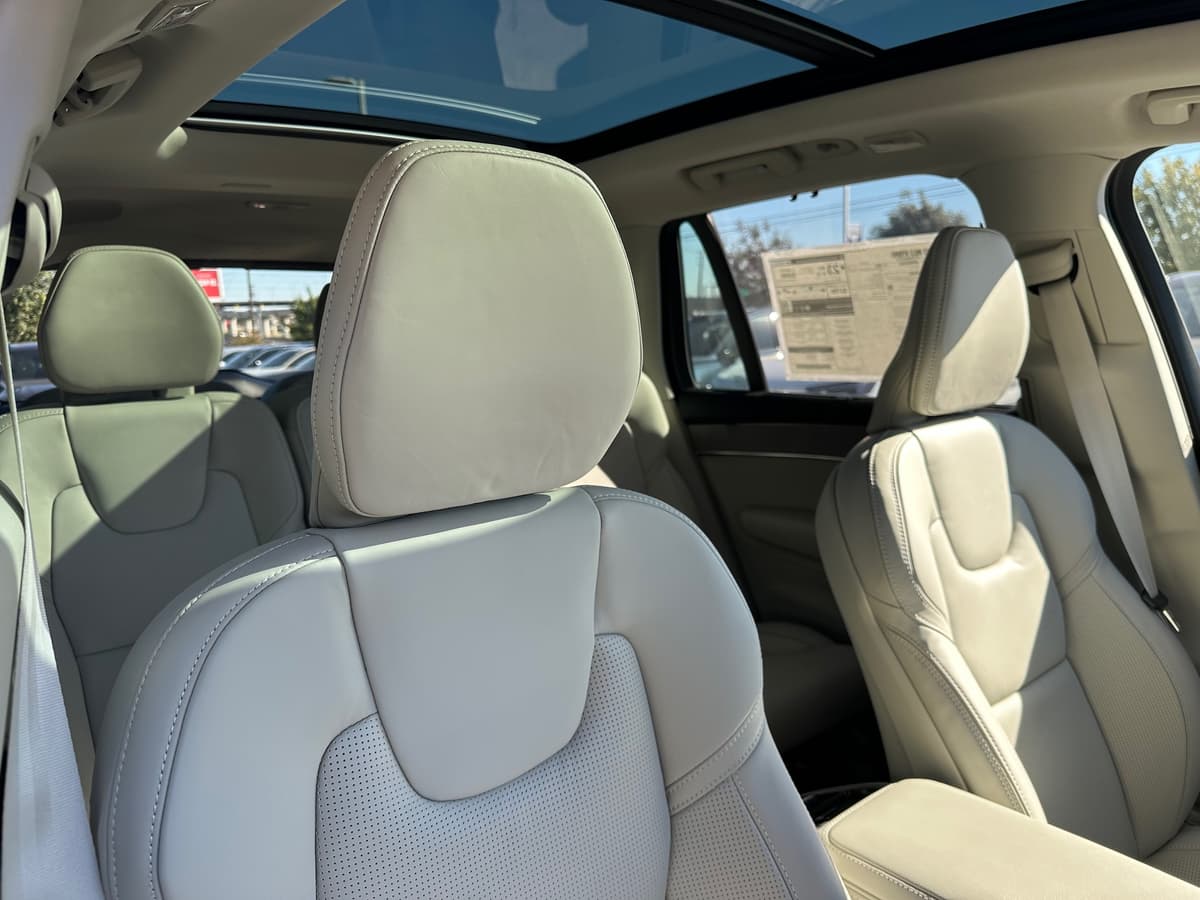 2026 Volvo XC90 - Image 9