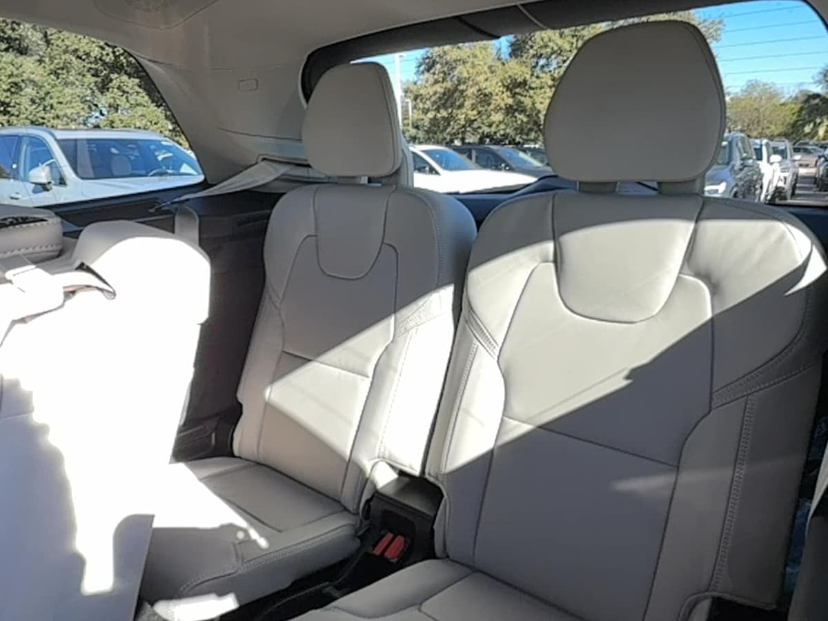 2026 Volvo XC90 - Image 14