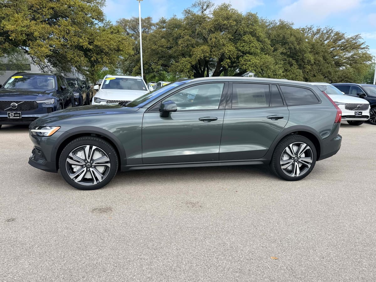 2026 Volvo V60 Cross Country - Image 3