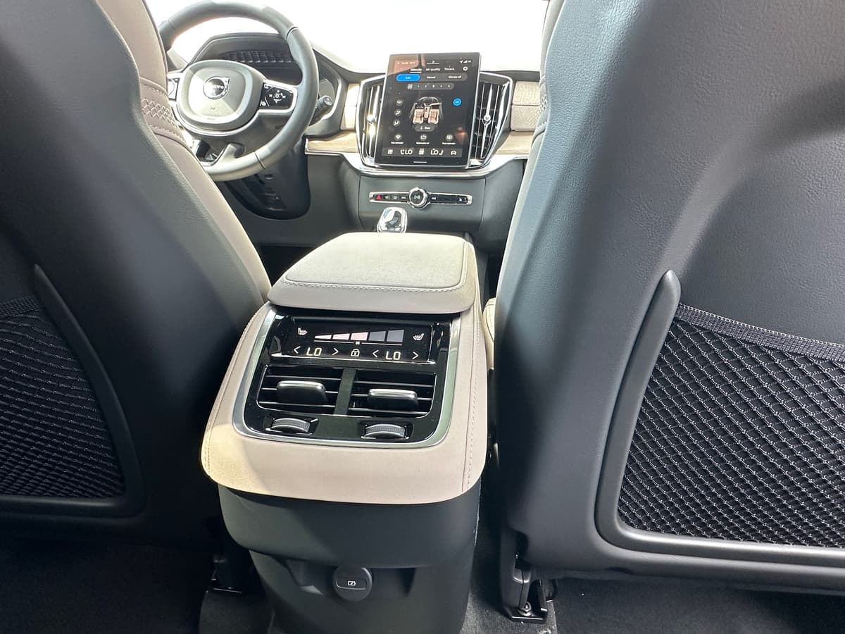 2026 Volvo XC90 - Image 12