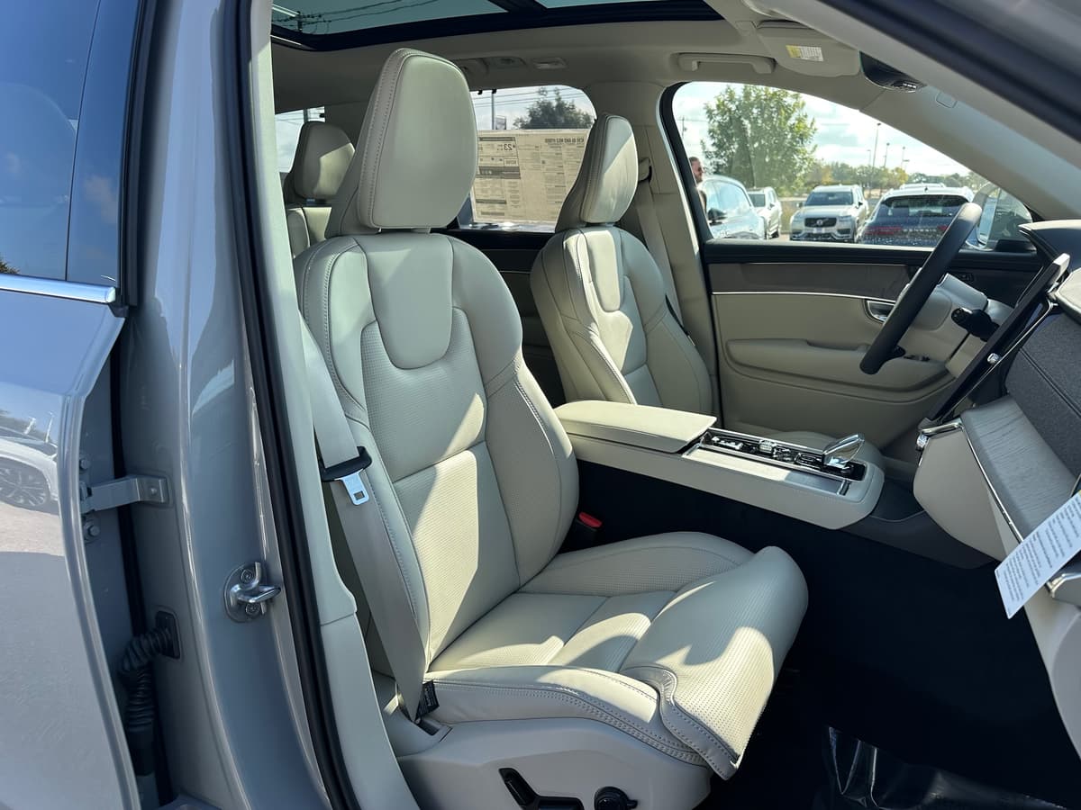 2026 Volvo XC90 - Image 8