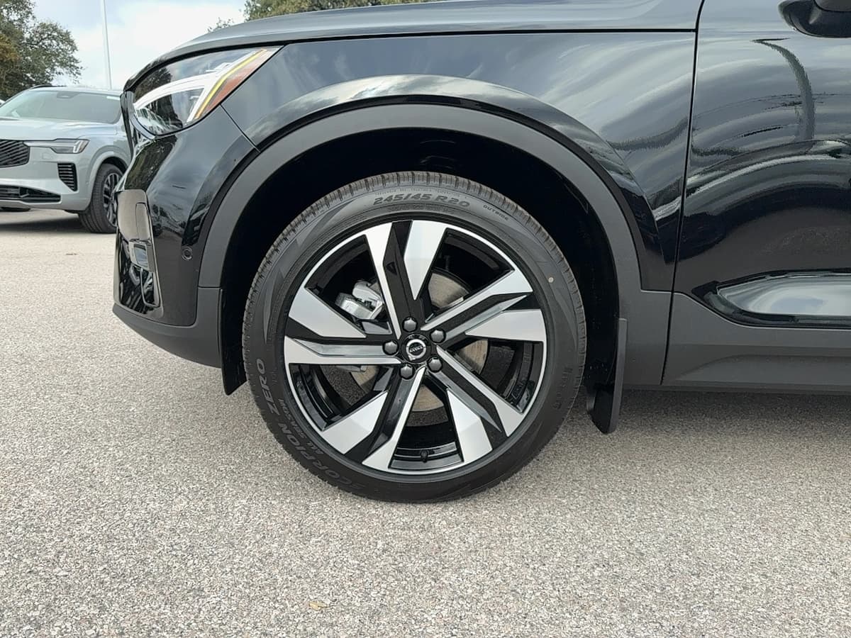 2026 Volvo XC40 - Image 9