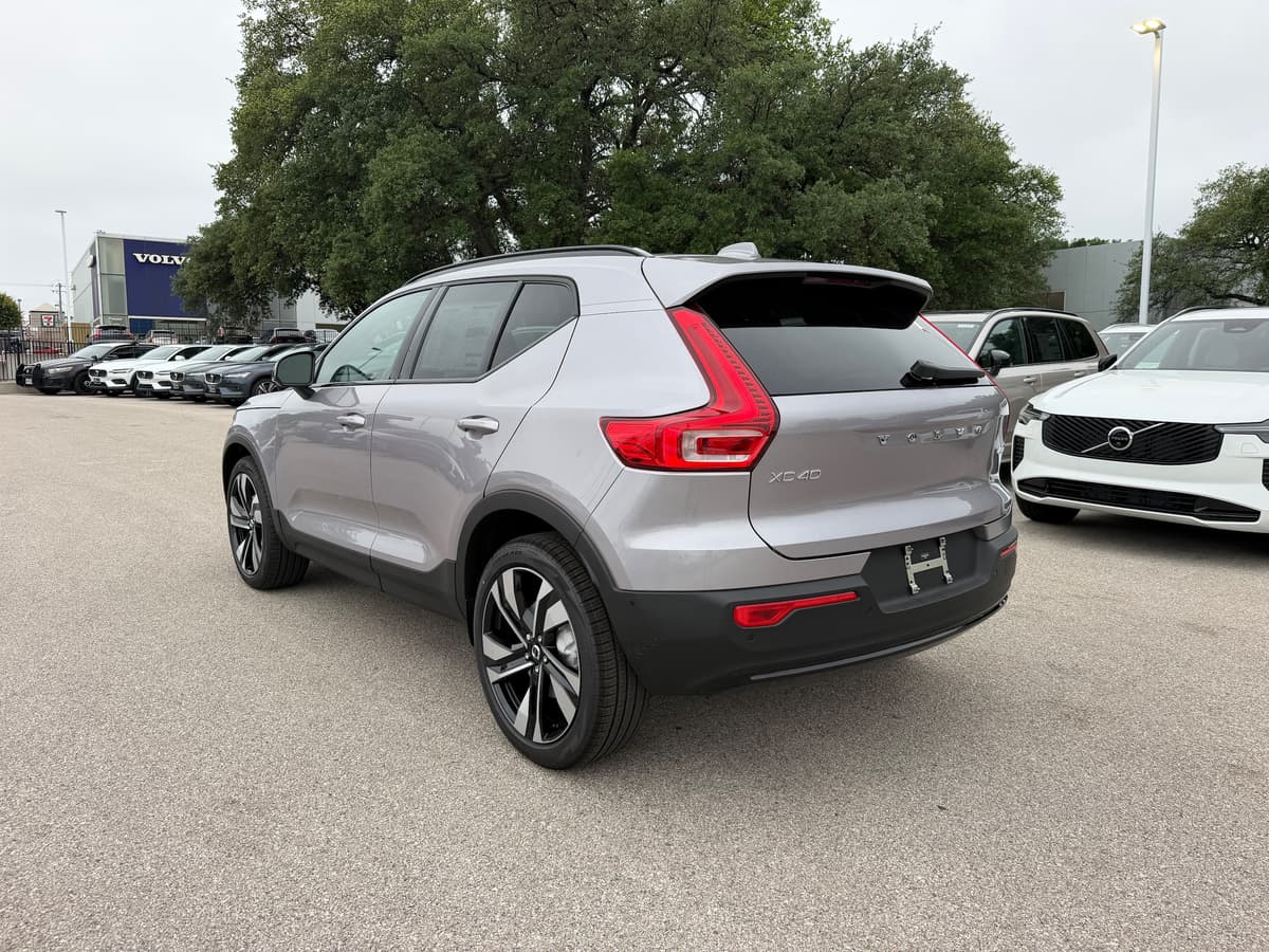2026 Volvo XC40 - Image 3