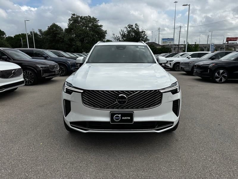 2025 Volvo XC90 plug-in hybrid - Image 6