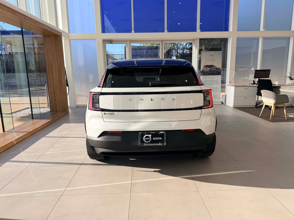 2026 Volvo EX30 - Image 4