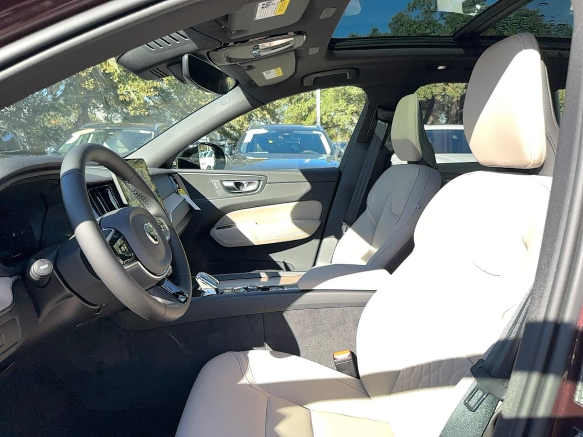 2026 Volvo XC60 - Image 12