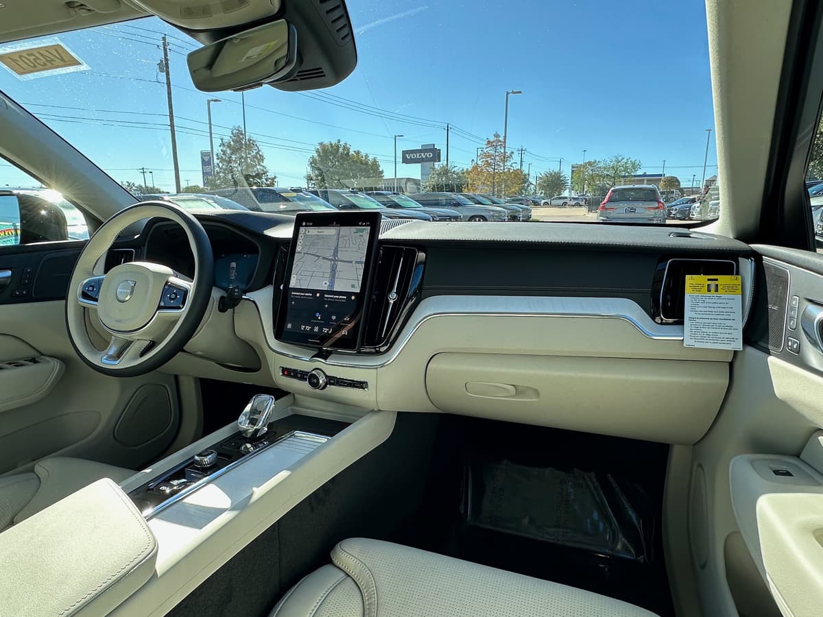 2026 Volvo XC60 - Image 10