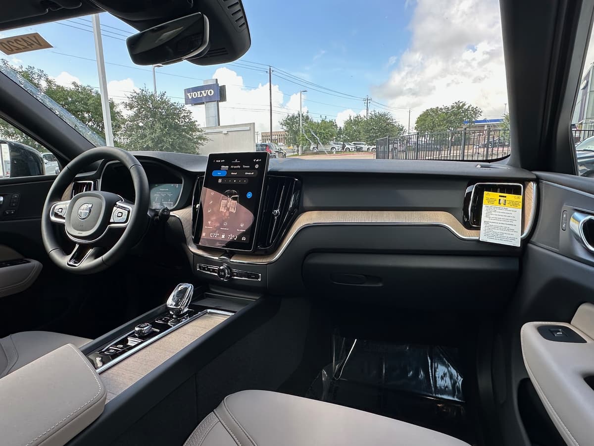 2026 Volvo XC60 - Image 10