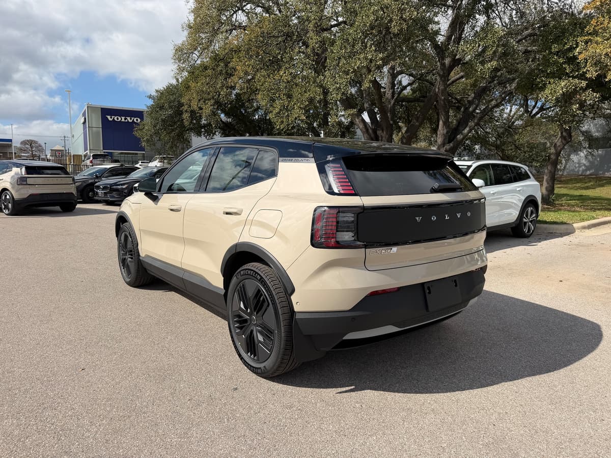 2026 Volvo EX30 Cross Country - Image 4