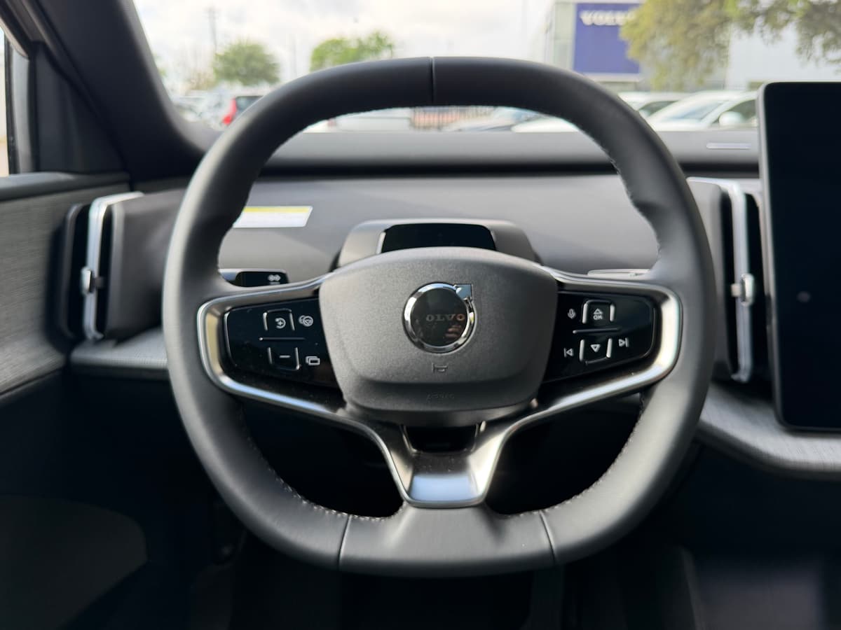 2026 Volvo EX30 - Image 14