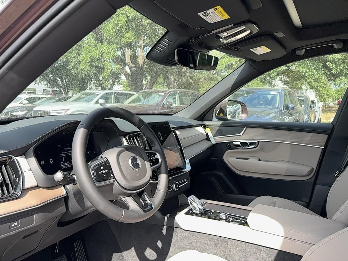 2026 Volvo XC90 - Image 12