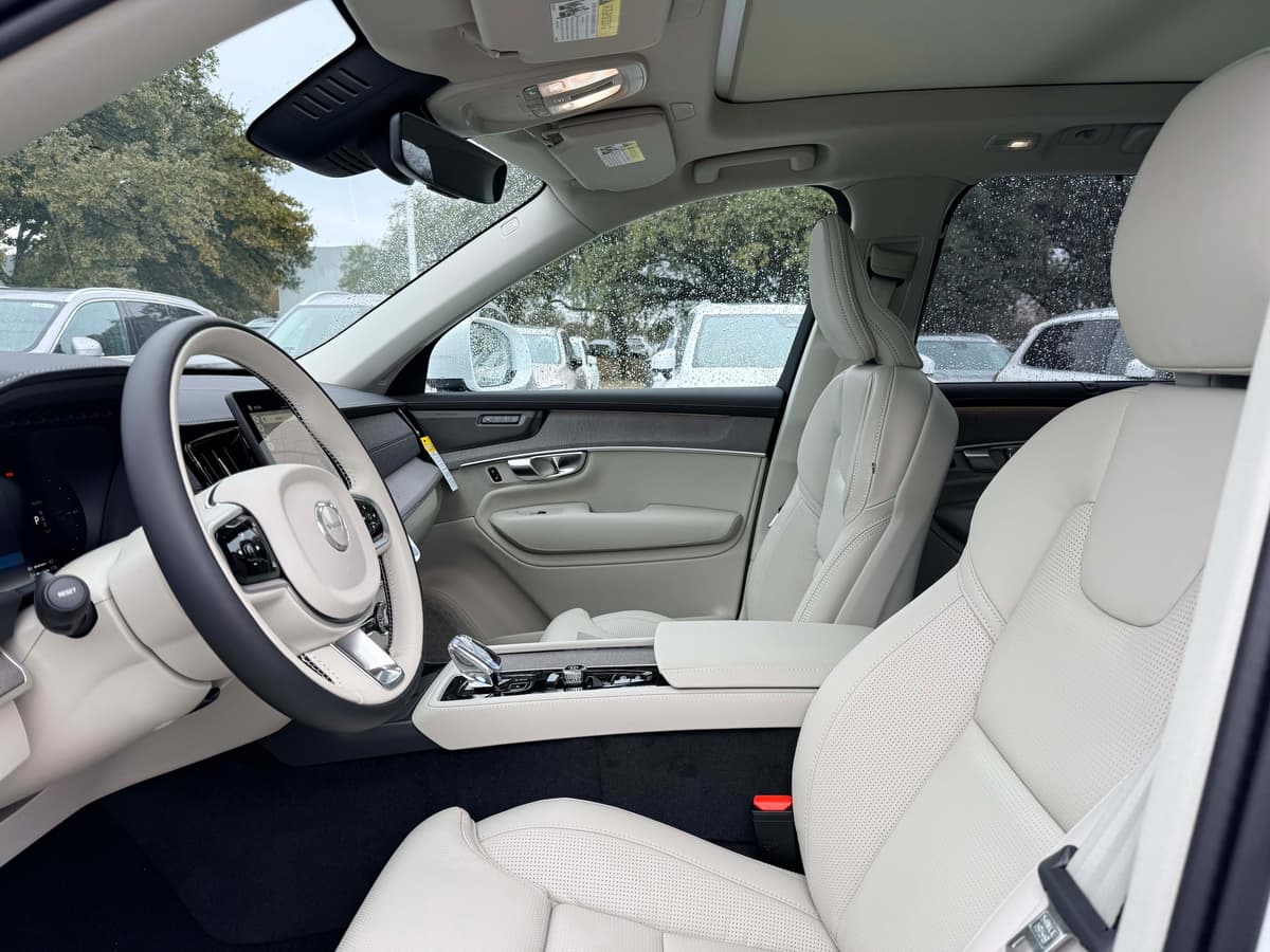 2026 Volvo XC90 plug-in hybrid - Image 12